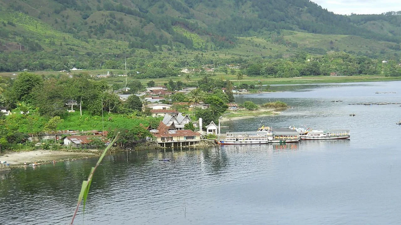 Gal-12 Lake Toba