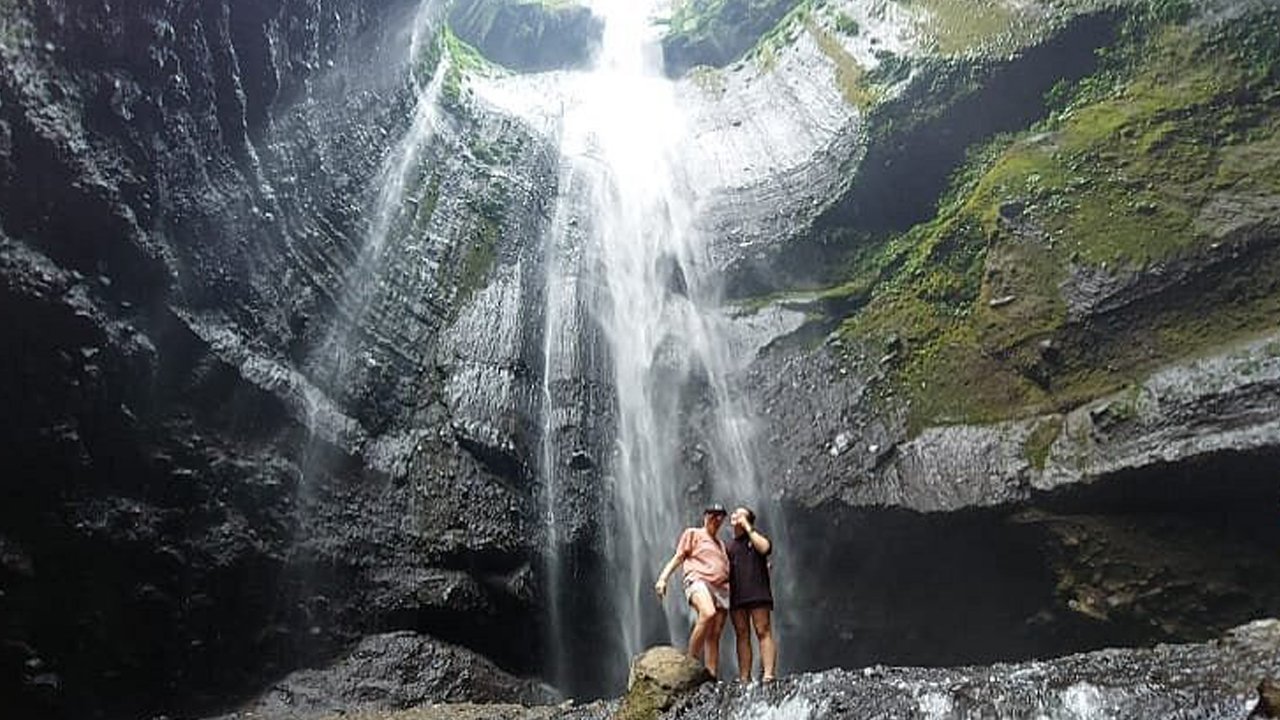 Experience the Ultimate Thrill Conquering Mount Bromo and Discovering Madakaripura Waterfall