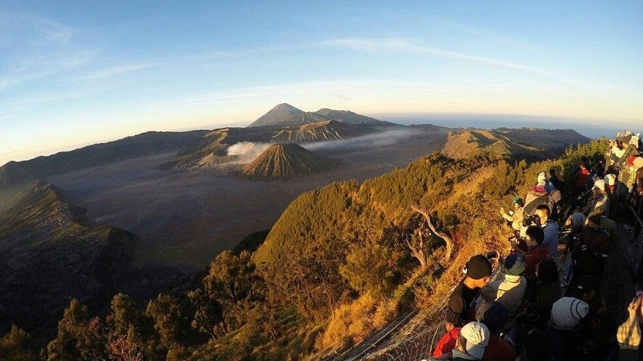 Experience the Beauty of East Java A 4-Day Tour of Surabaya, Bromo, Batu, and Malang