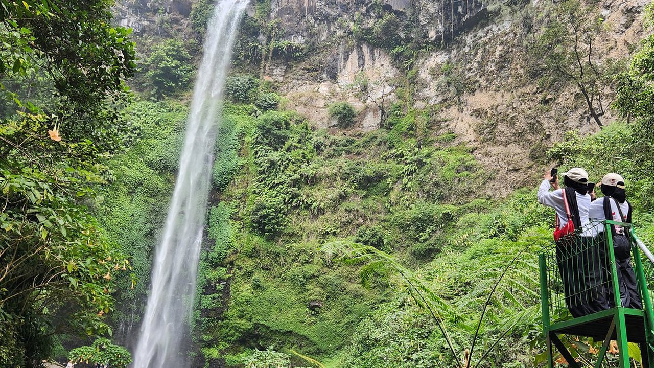 A Journey Through the Best of East Java: Taman Safari Prigen to Jatim Park 2