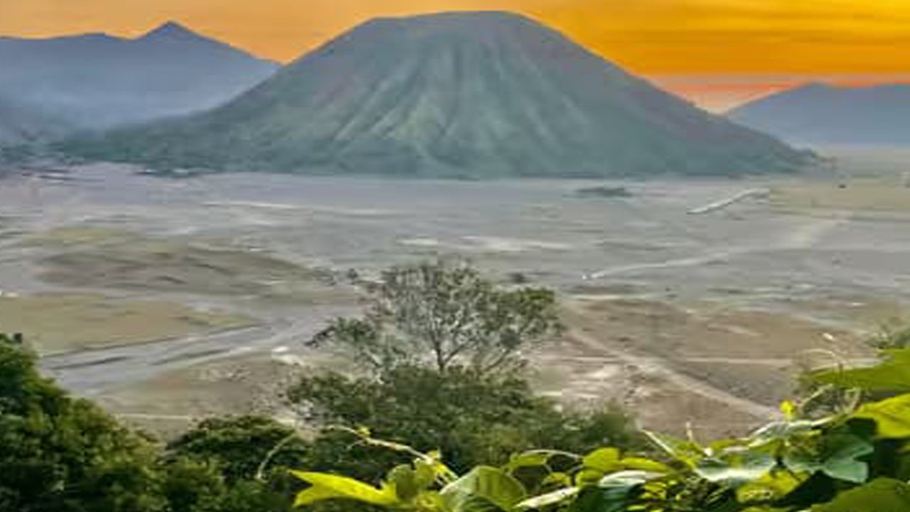 Exploring the Best of East Java: A Complete Surabaya Tour Package